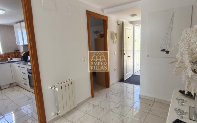 A penthouse with a spacious terrace and lovely views of the sea, the mountains and Altea.